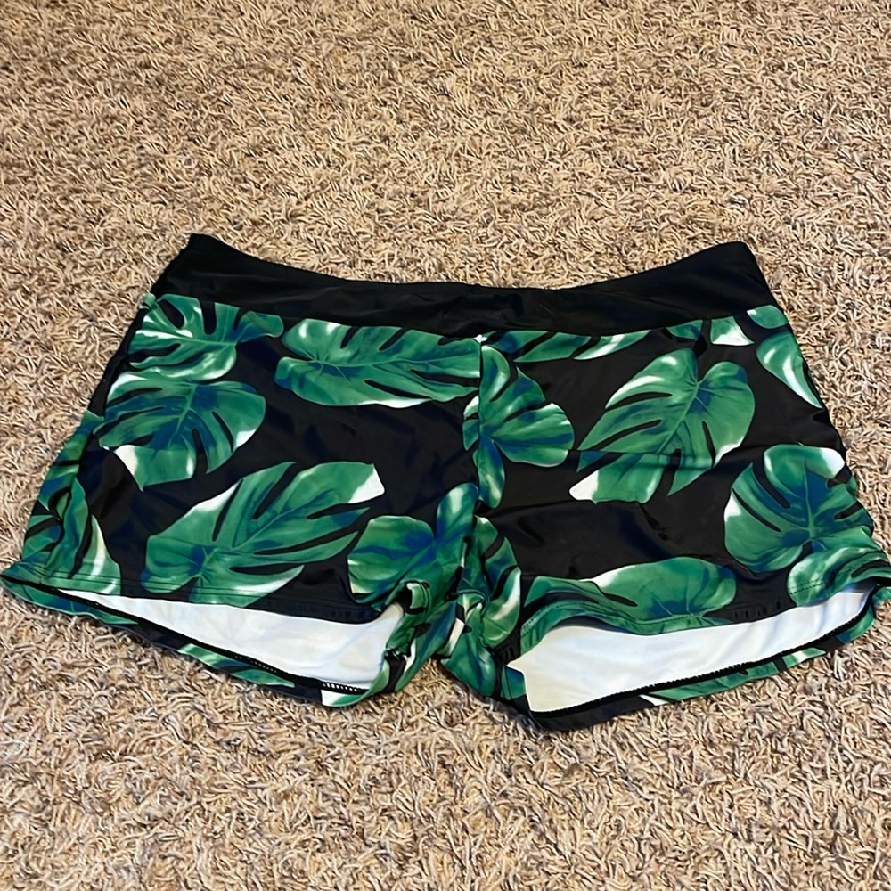 Bottom swim shorts